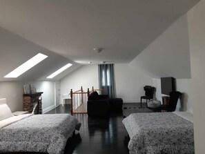 8 chambres, fer et planche à repasser, Wi-Fi, draps fournis