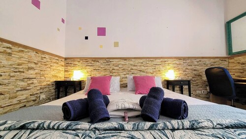 Large and bright room in Vecindario, with extra-large bed