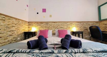 Large and bright room in Vecindario, with extra-large bed