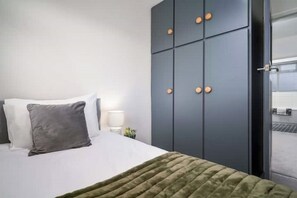 3 chambres, fer et planche à repasser, Wi-Fi, draps fournis