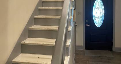 Cute Home in Downtown Florence - 4 BR, 2 BA, WiFi, Pet Friendly!