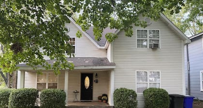 Cute Home in Downtown Florence - 4 BR, 2 BA, WiFi, Pet Friendly!