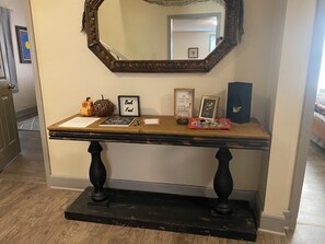 Interior - Cute Home in Downtown Florence - 4 BR, 2 BA, WiFi, Pet Friendly! (Florence)