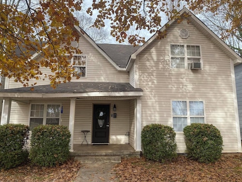 Cute Home in Downtown Florence - 4 BR, 2 BA, WiFi, Pet Friendly!
