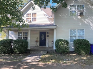 Exterior detail - Cute Home in Downtown Florence - 4 BR, 2 BA, WiFi, Pet Friendly! (Florence)