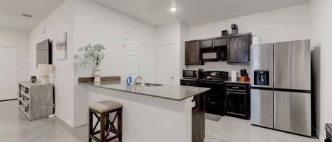 Cookware/dishes/utensils