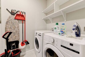 Interior - Spacious 4-Bedroom Retreat in East Temple (Temple)