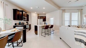 Interior - Spacious 4-Bedroom Retreat in East Temple (Temple)