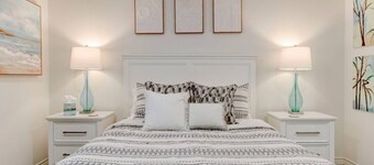 Serene Worker Retreat in Temple