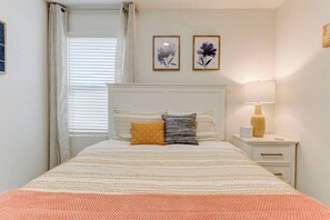 Bedroom - Serene Worker Retreat in Temple (Temple)