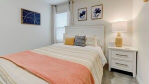 3 bedrooms, desk, iron/ironing board, WiFi (free) - Serene Worker Retreat in Temple (Temple)