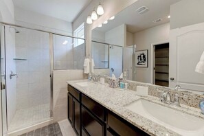 Hair dryer, towels - Brand New Home in Temple (Temple)