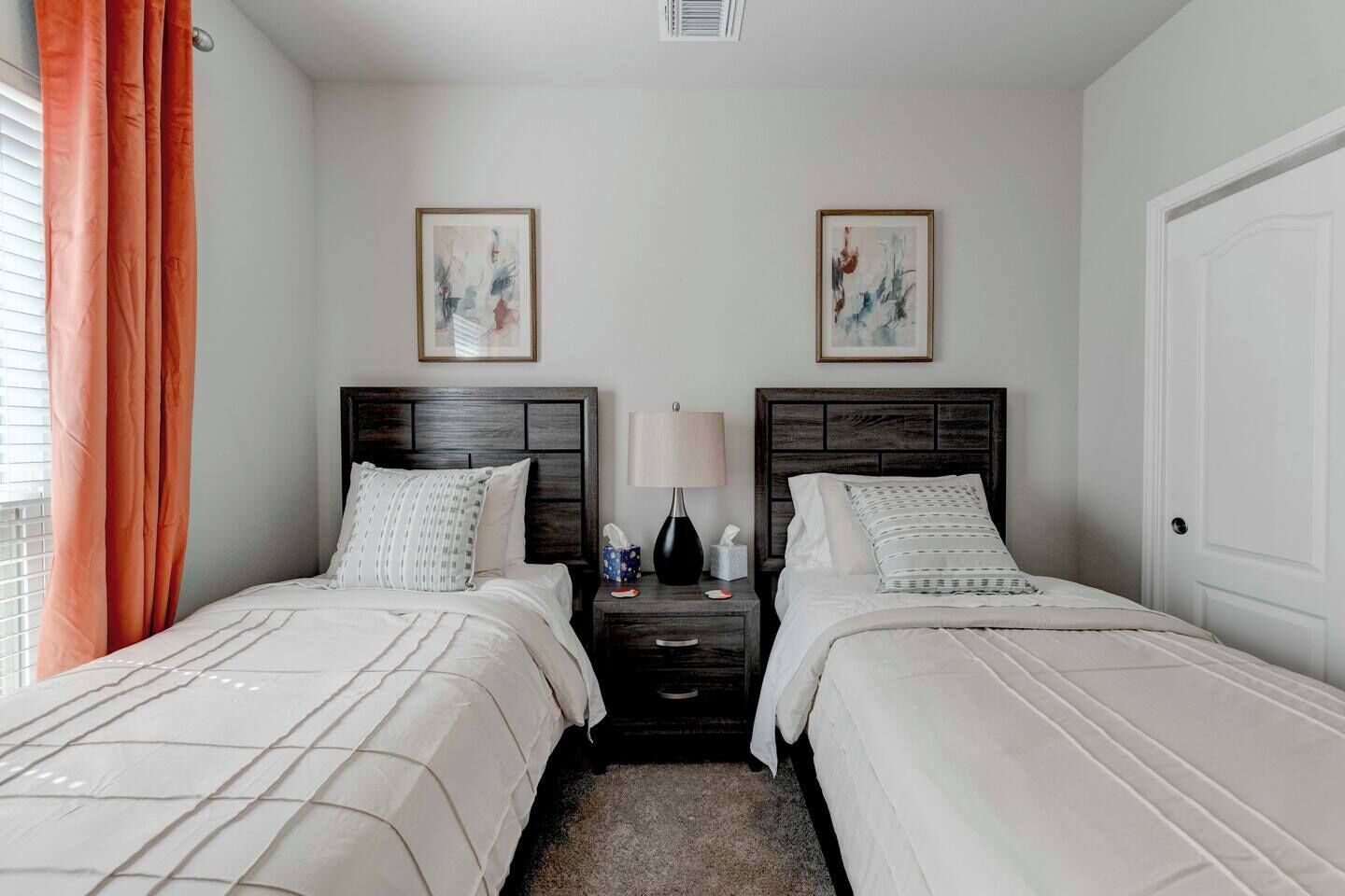 4 bedrooms, desk, iron/ironing board, free WiFi