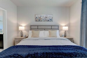 4 bedrooms, desk, iron/ironing board, bed sheets - Brand New Home in Temple (Temple)