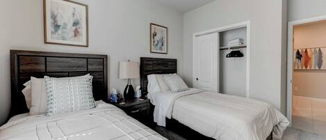 4 bedrooms, desk, iron/ironing board, WiFi (free)