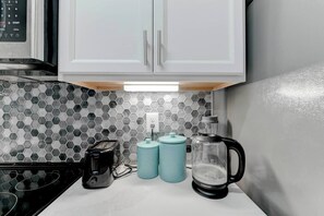 Cookware/dishes/utensils