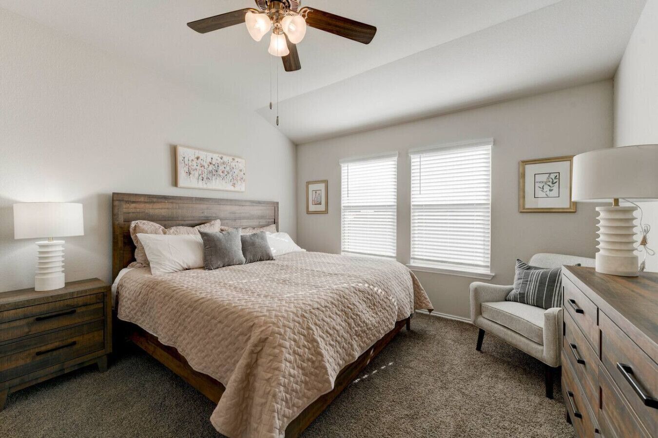 4 bedrooms, iron/ironing board