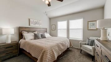 4 bedrooms, iron/ironing board