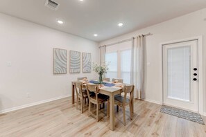Unclassified image, 2 of 39, button - Spacious 4 Bedroom House in Temple with 5 Beds (Temple)