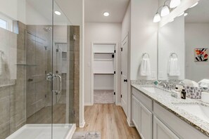 Hair dryer - Spacious 4 Bedroom House in Temple with 5 Beds (Temple)