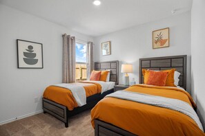 4 bedrooms, desk, iron/ironing board, Internet
