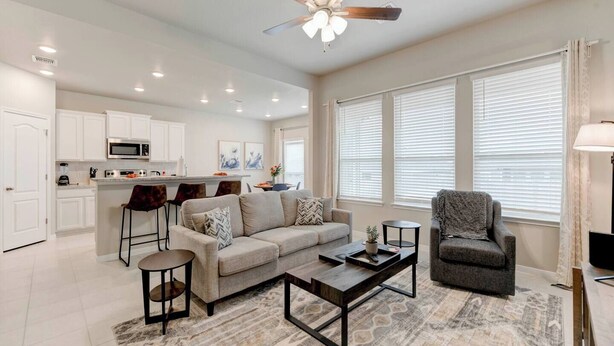 Living area - Brand New 4 Bedroom House with 5 Beds in Troy (Troy)