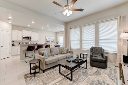 Brand New 4 Bedroom House with 5 Beds in Troy