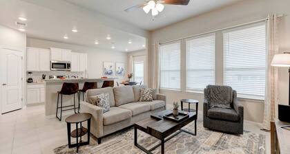 Brand New 4 Bedroom House with 5 Beds in Troy