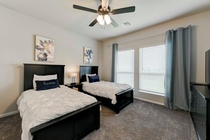 4 bedrooms, iron/ironing board