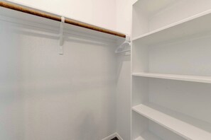 Interior - 4 Bedroom House in North Point (Temple)