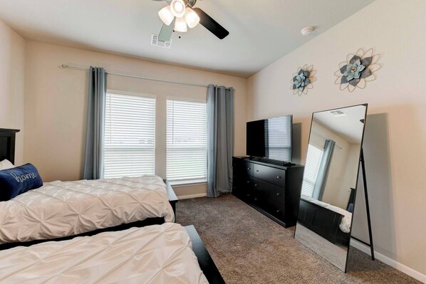 4 bedrooms, desk, iron/ironing board, free WiFi