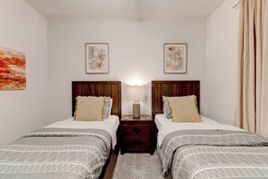 4 habitaciones, escritorio, tabla de planchar con plancha y wifi gratis