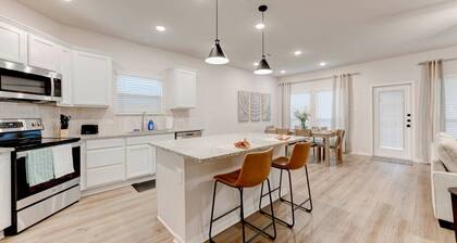 Spacious Oasis in the West of Temple with 5 Beds