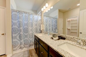 Hair dryer - 5 Beds Home for your workers (Temple)