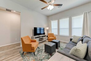 Living area - 4 Bedroom Home For Your Workers in Temple (Temple)