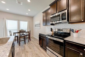 Kitchen - 4 Bedroom Home For Workers in Temple (Temple)