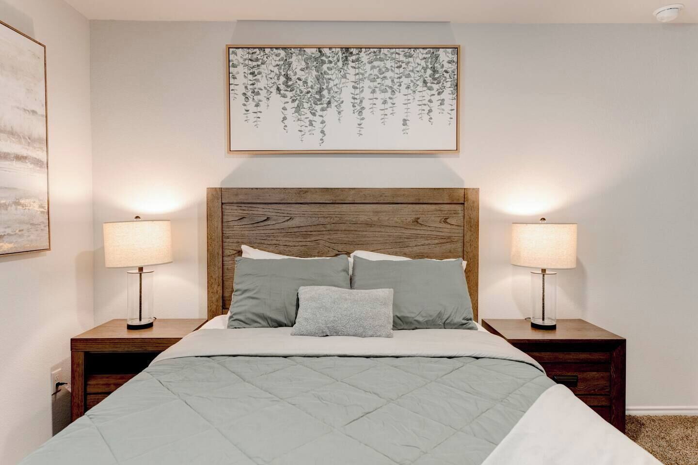 4 bedrooms, desk, iron/ironing board, WiFi (free)