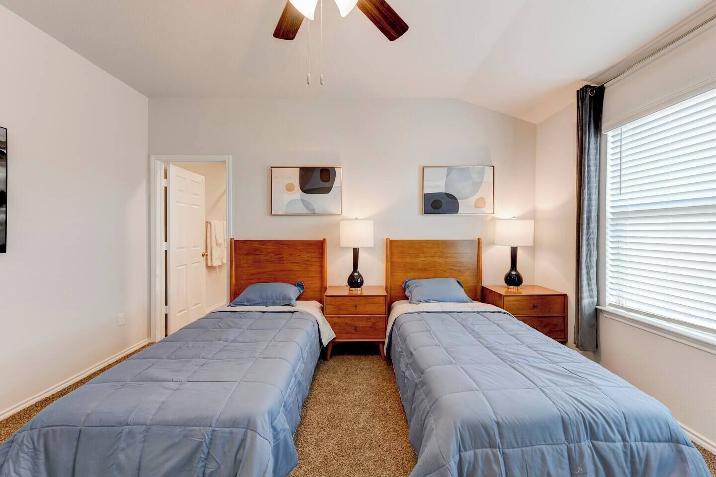 4 bedrooms, desk, iron/ironing board, WiFi (free)