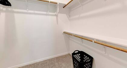Spacious Modern 5 beds House in Troy