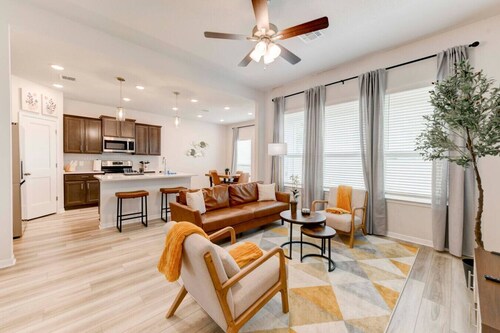 Spacious Modern 5 beds House in Troy