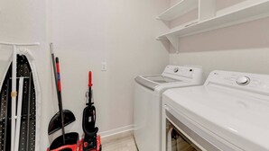 Interior - Spacious Modern 5 beds House in Troy (Troy)