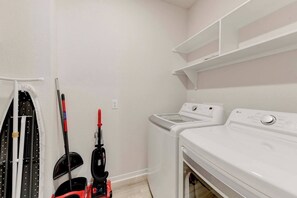 Interior - Spacious Modern 5 beds House in Troy (Troy)
