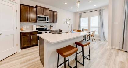 Spacious Modern 5 beds House in Troy