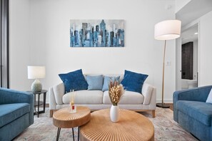 Unclassified image, 2 of 29, button - 84 East Avenue, 2303 (Austin)