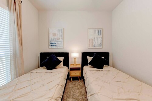 Dup Retreat in Troy with 5 Beds