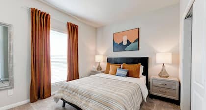 East Temple Crew Housing | 4BR w/ Parking