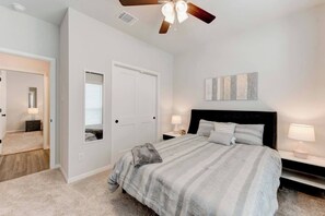 4 Schlafzimmer, Bügeleisen/Bügelbrett