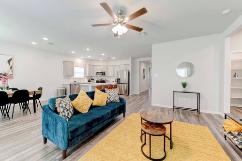 Spacious South Temple Home with 5 Bed