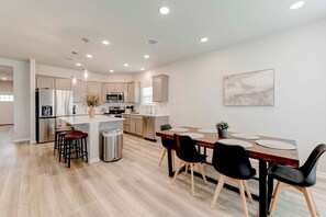 Dining - Spacious 4 Bedroom Home In Troy (Troy)