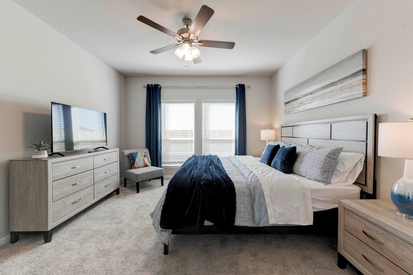 4 bedrooms, desk, iron/ironing board, WiFi (free)